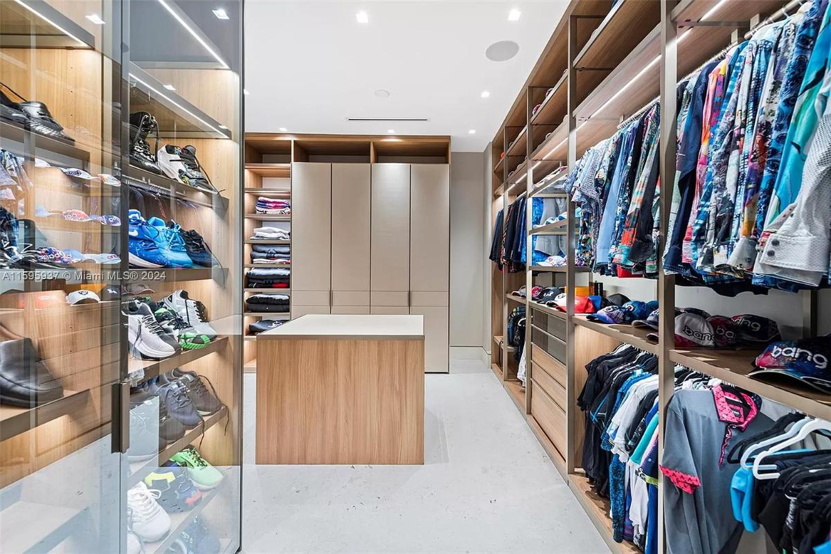 Walk-in closet