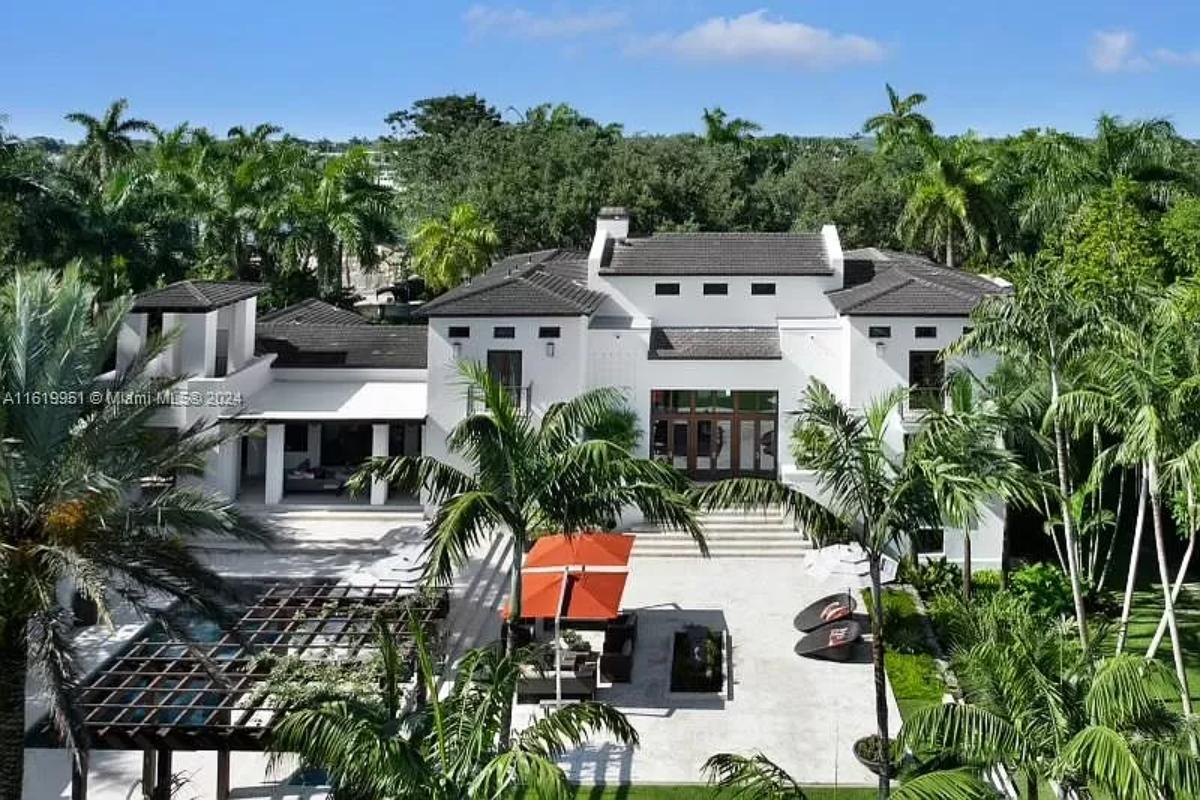 Aerial view of the mansion.