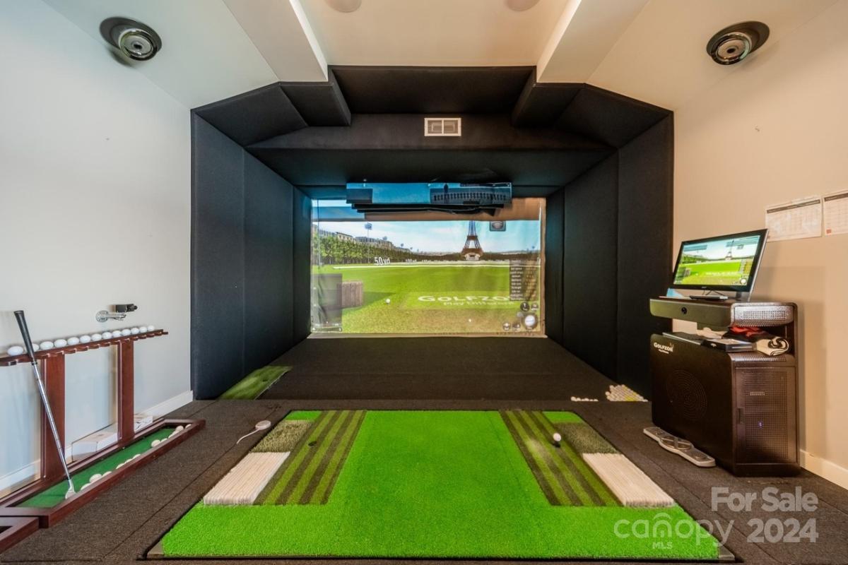 Golf simulator room