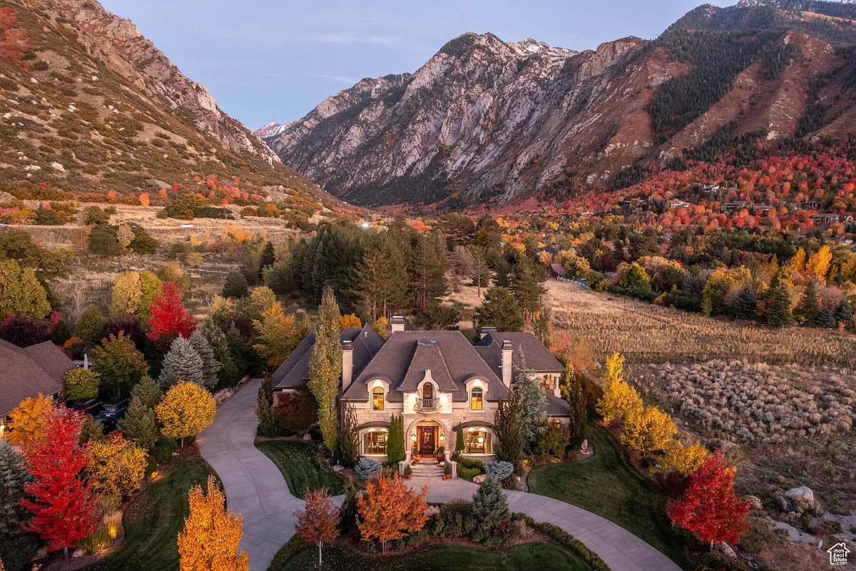 Aerial view of the mansion.