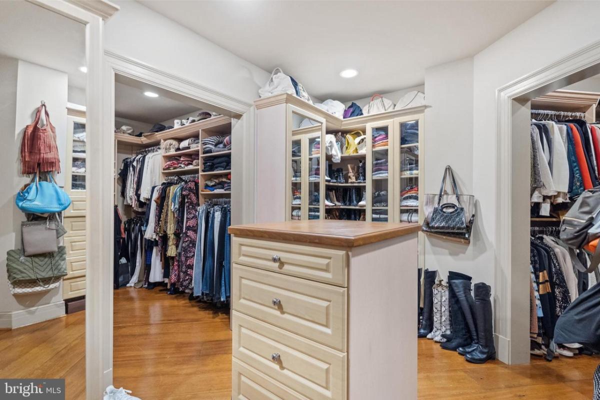 Walk-in closet