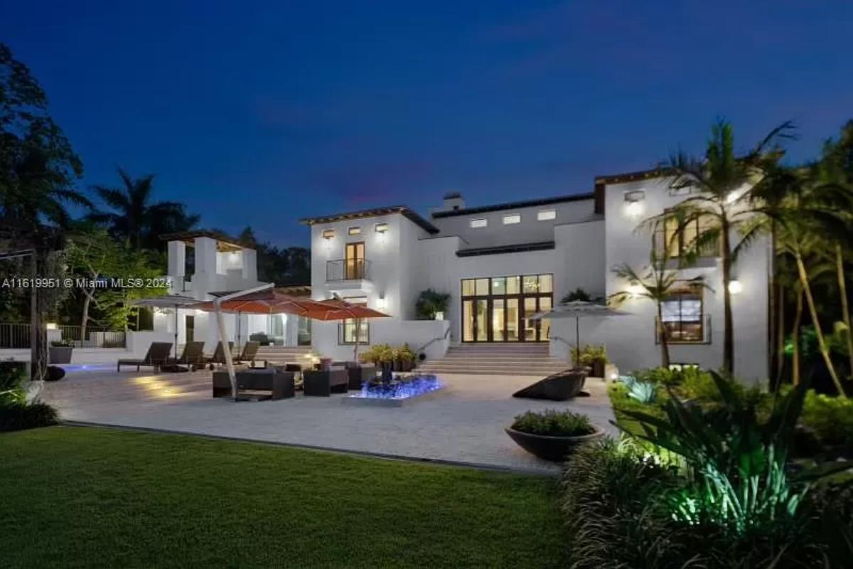 Rear view of the mansion.