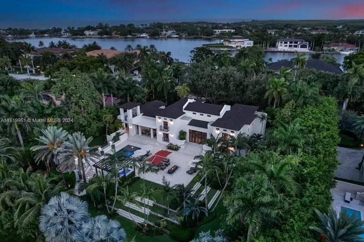 Aerial view of the mansion.