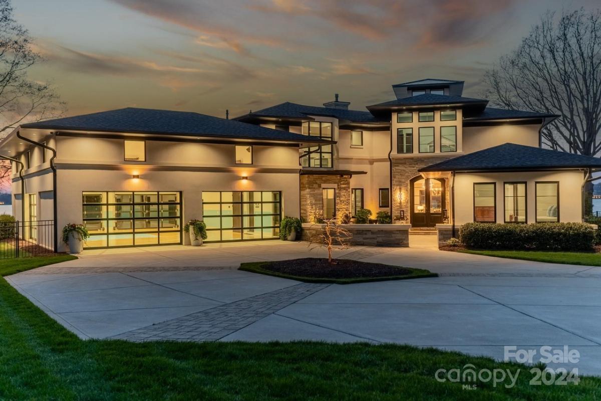 Front view of the mansion.