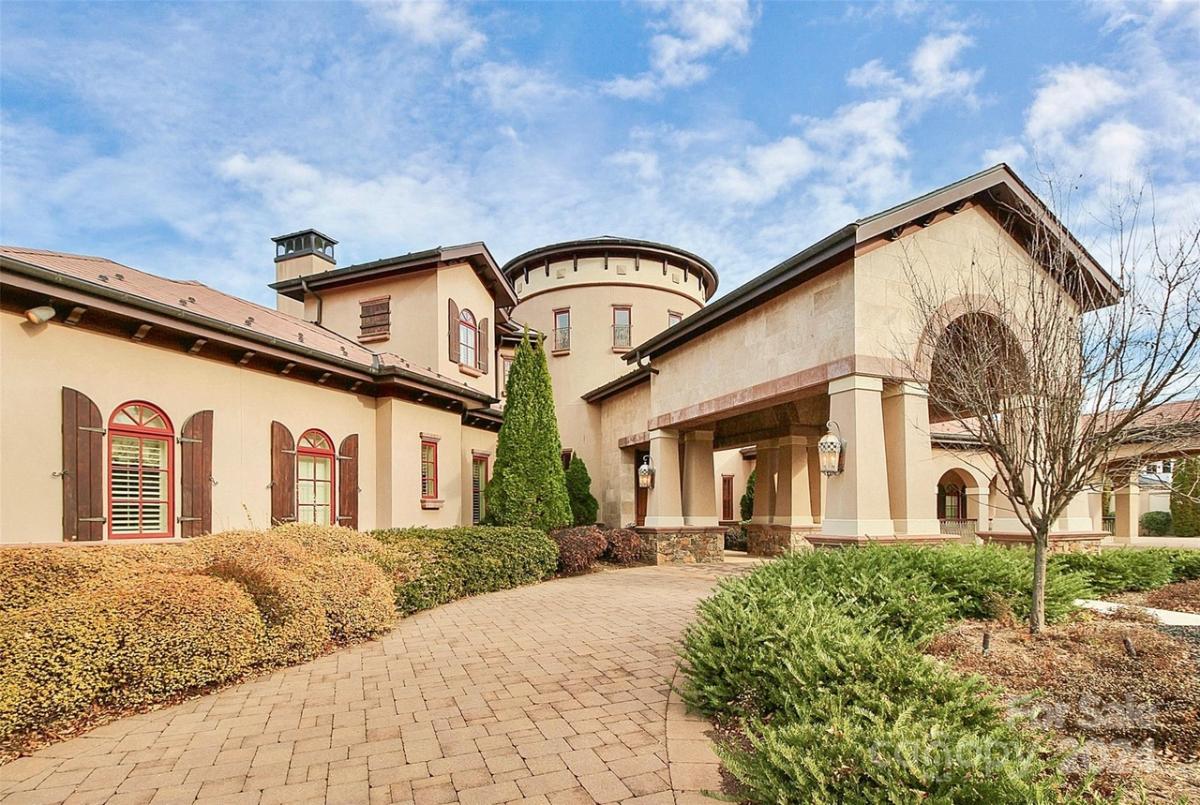 Front view of the mansion.