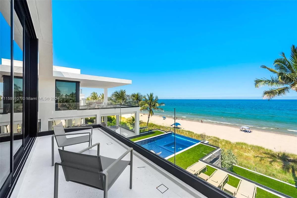 Balcony with an ocean view.
