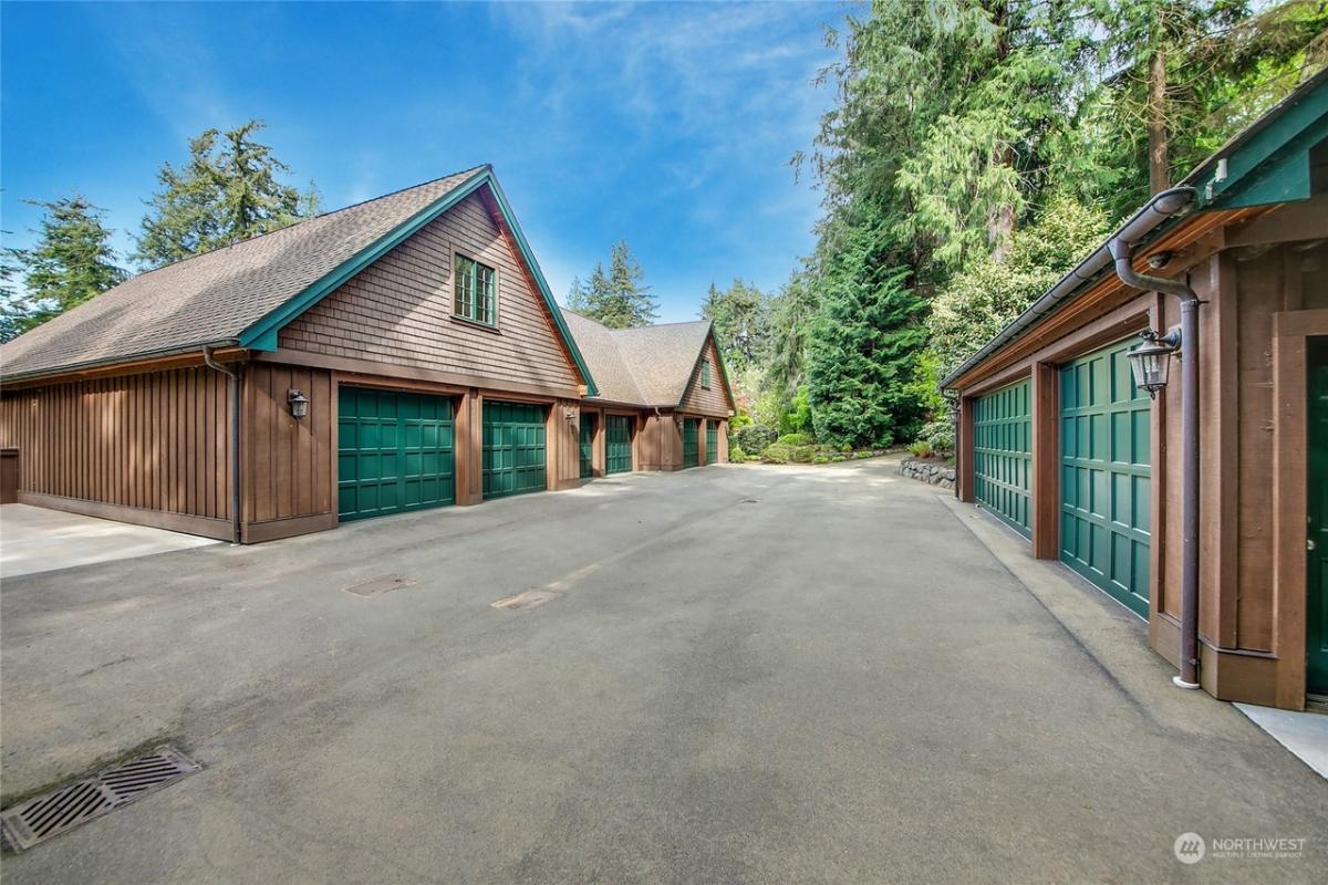 Garage with spacious driveway.