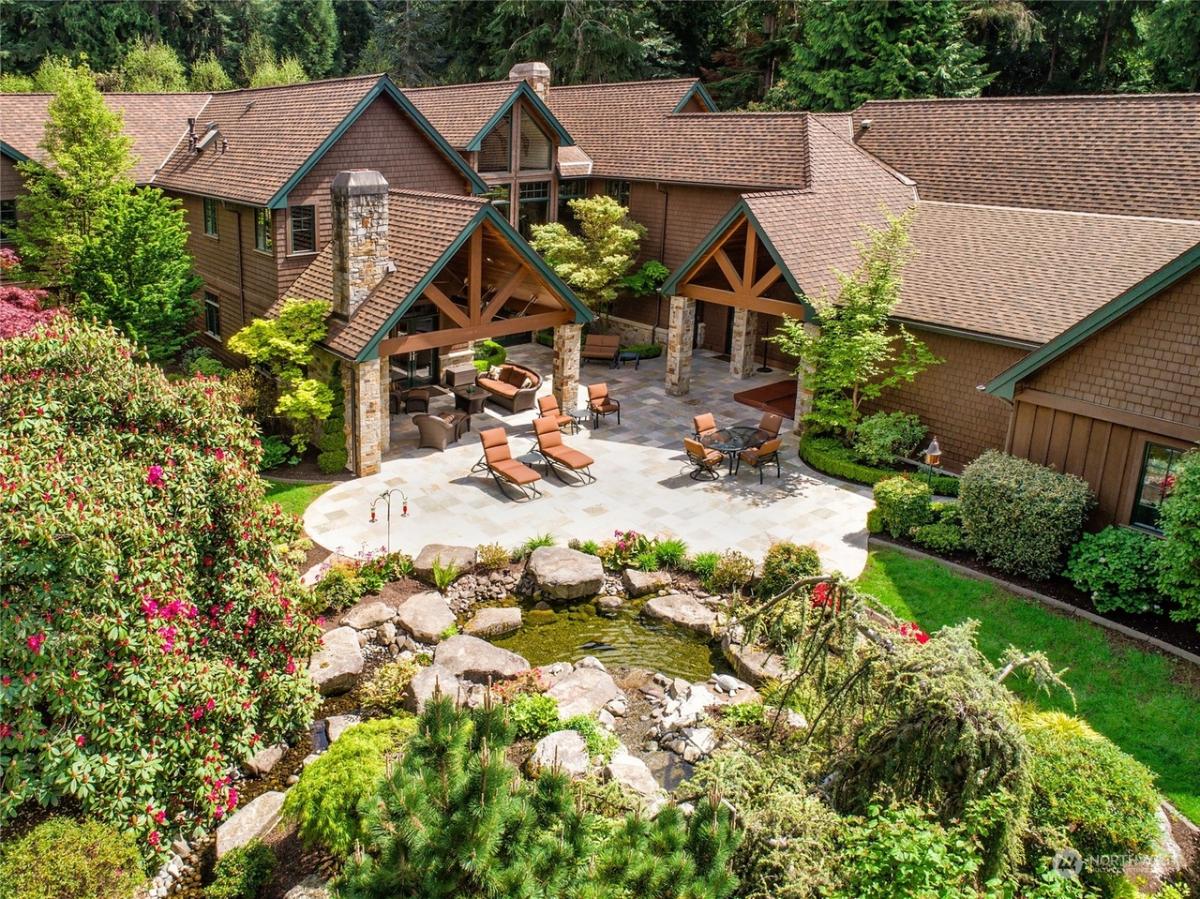 Aerial view of the mansion.