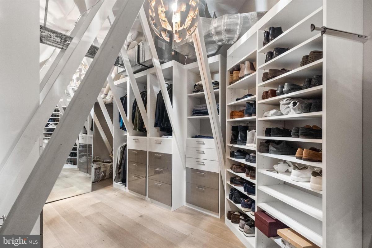 Walk-in closet