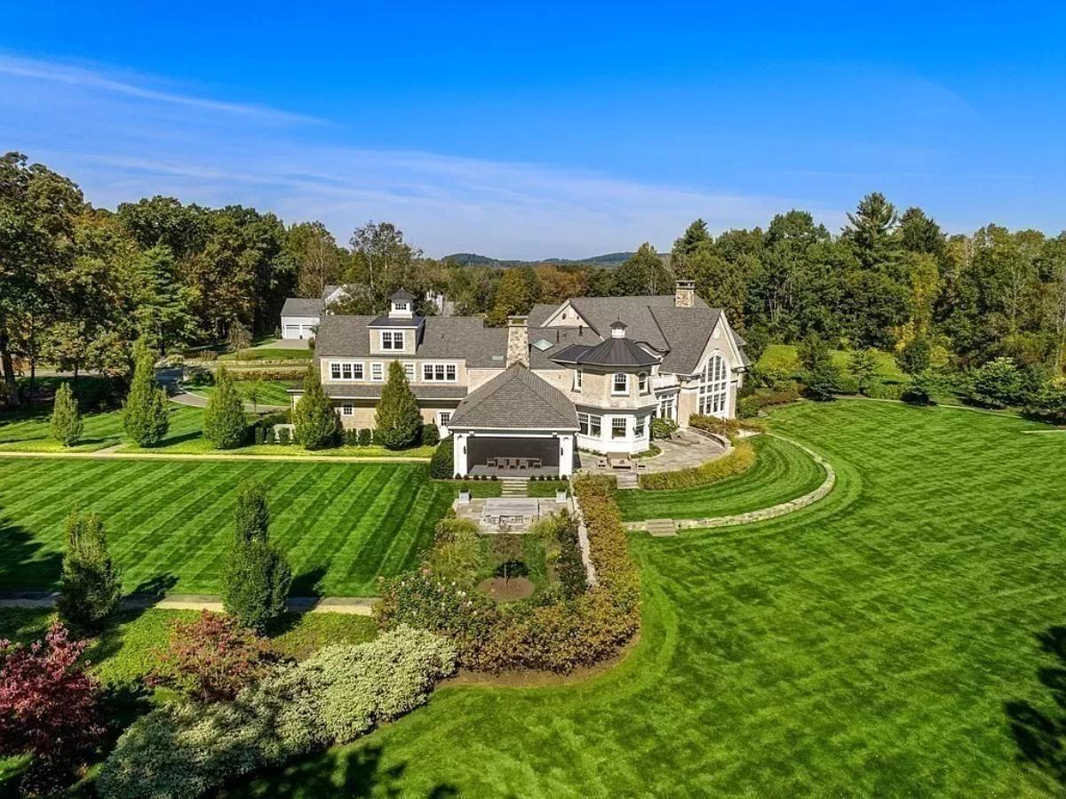 Aerial view of the mansion.
