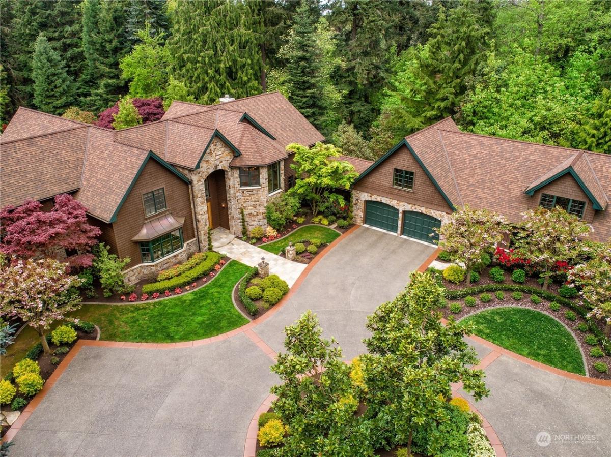 Aerial view of the mansion.