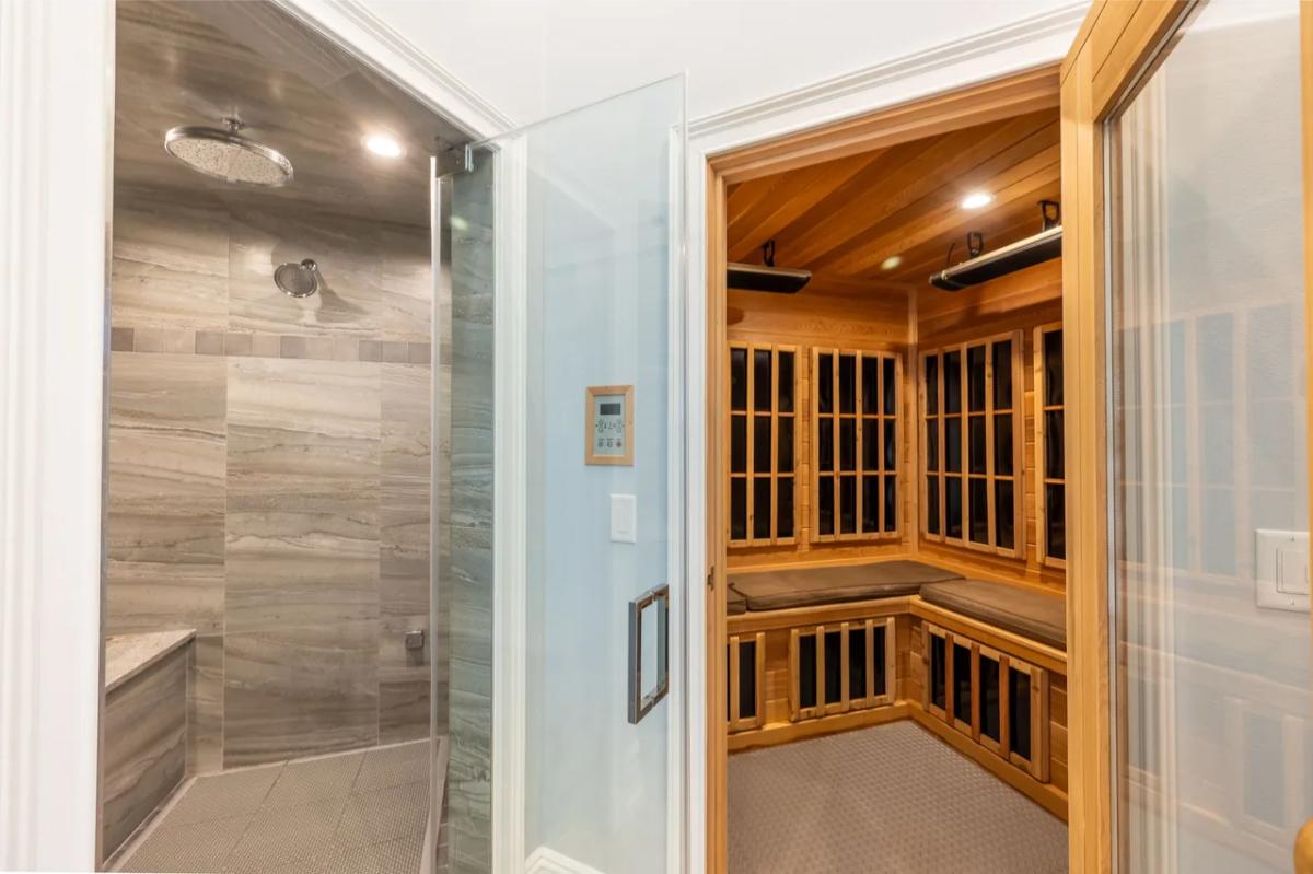 Sauna and a walk-in shower.