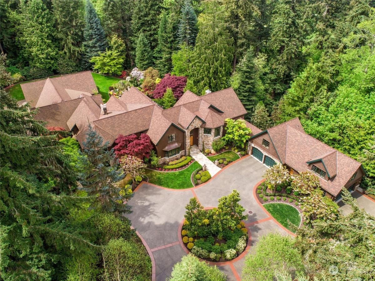 Aerial view of the mansion.