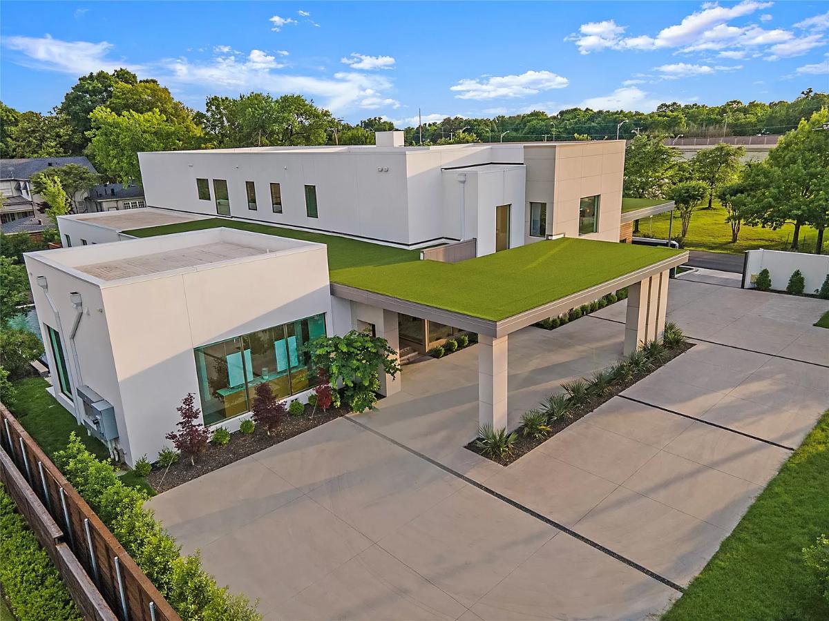 Aerial view of the mansion.