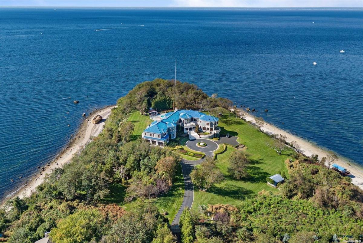 Aerial view of the mansion.