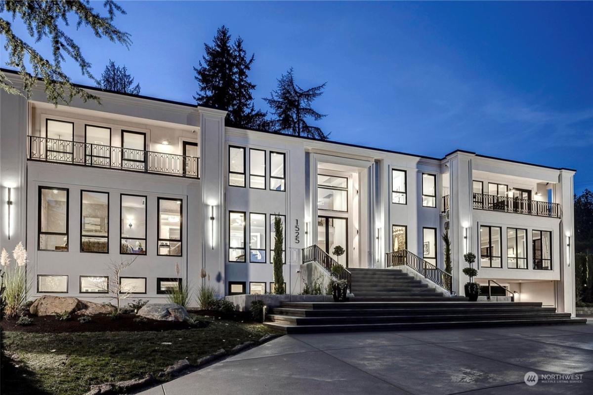 Front view of the mansion.