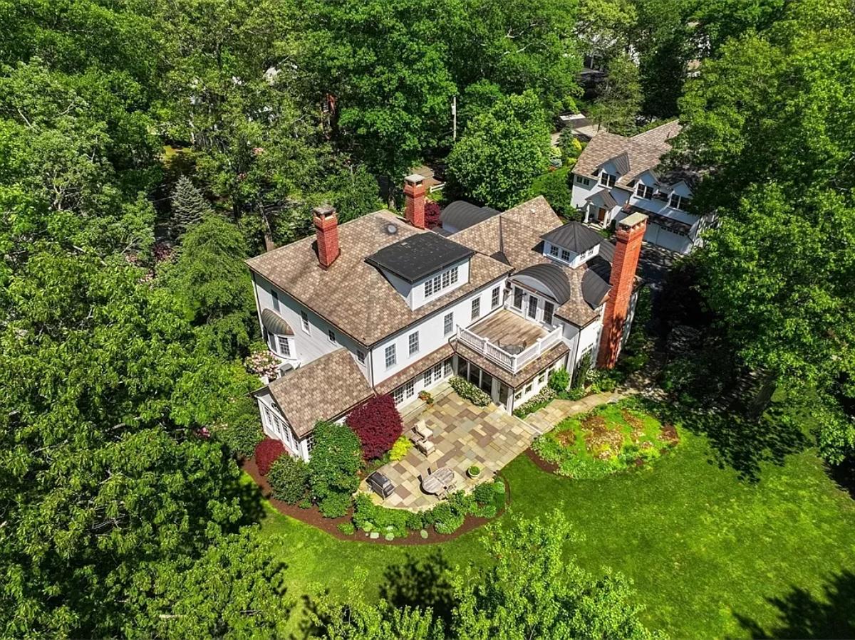 Aerial view of the mansion.