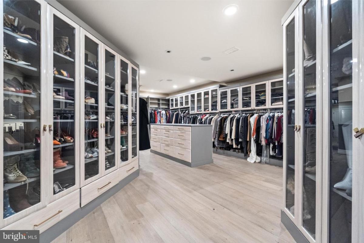 Walk-in closet