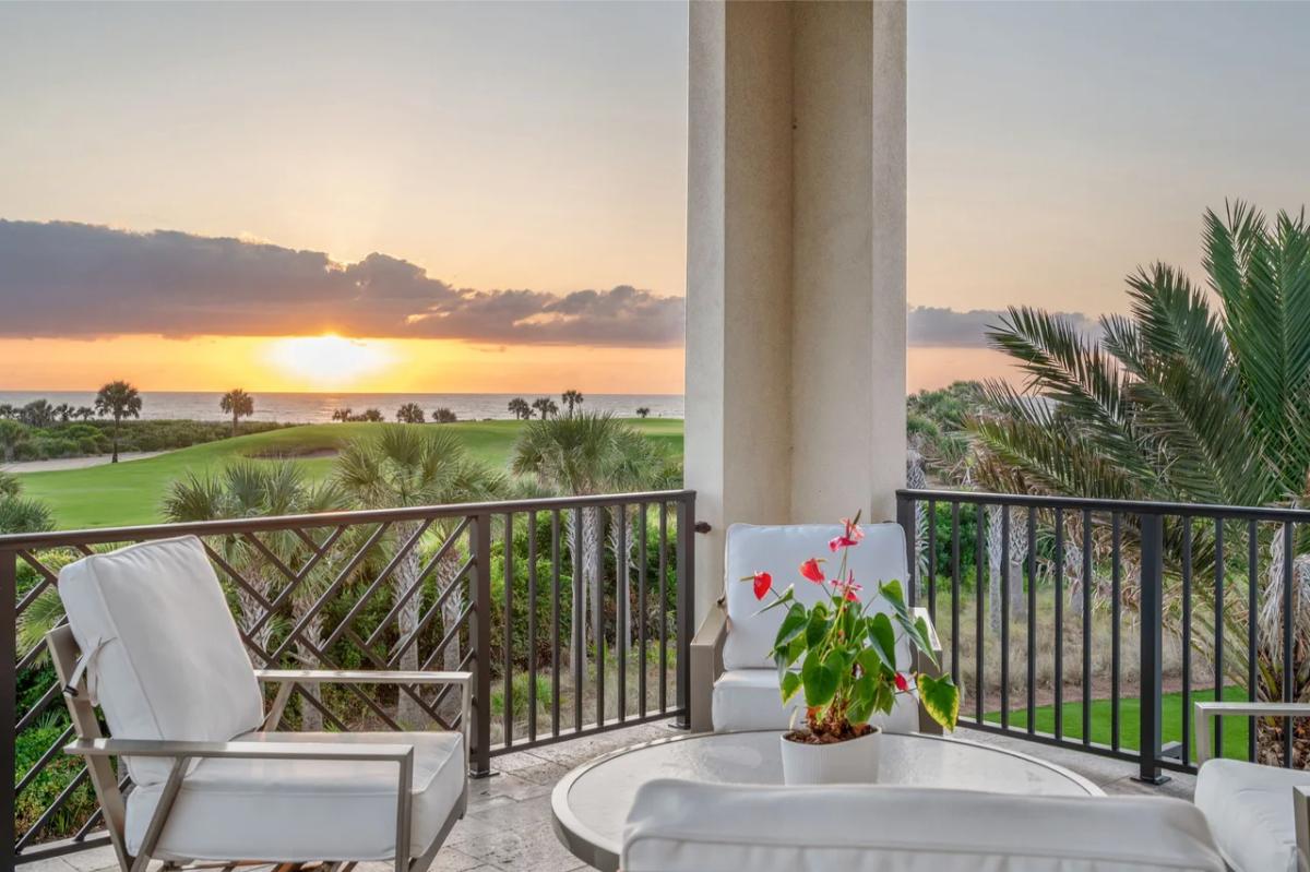 Balcony with a view of the ocean.