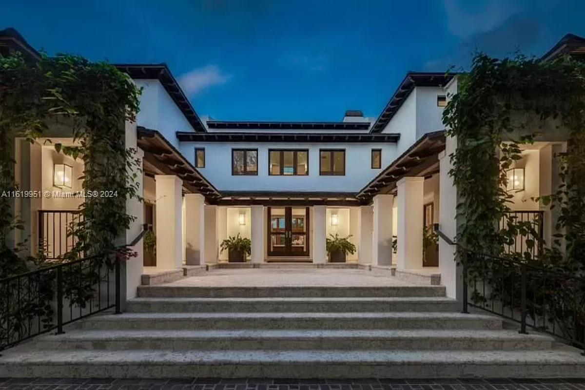 Front entry of the mansion.