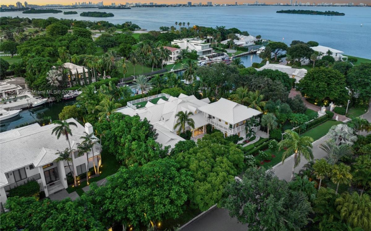 Aerial view of the mansion.