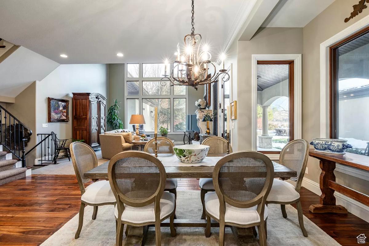 Dining room with a chandelier.
