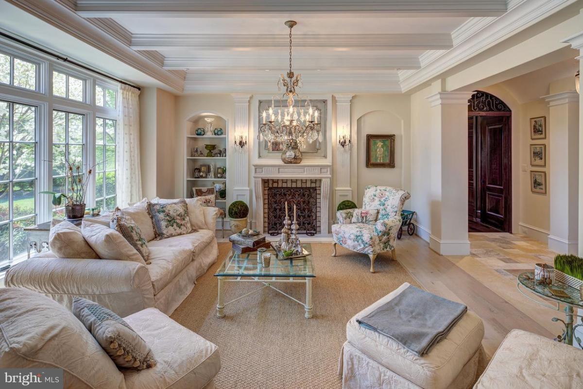 Living room with a chandelier and a fireplace.