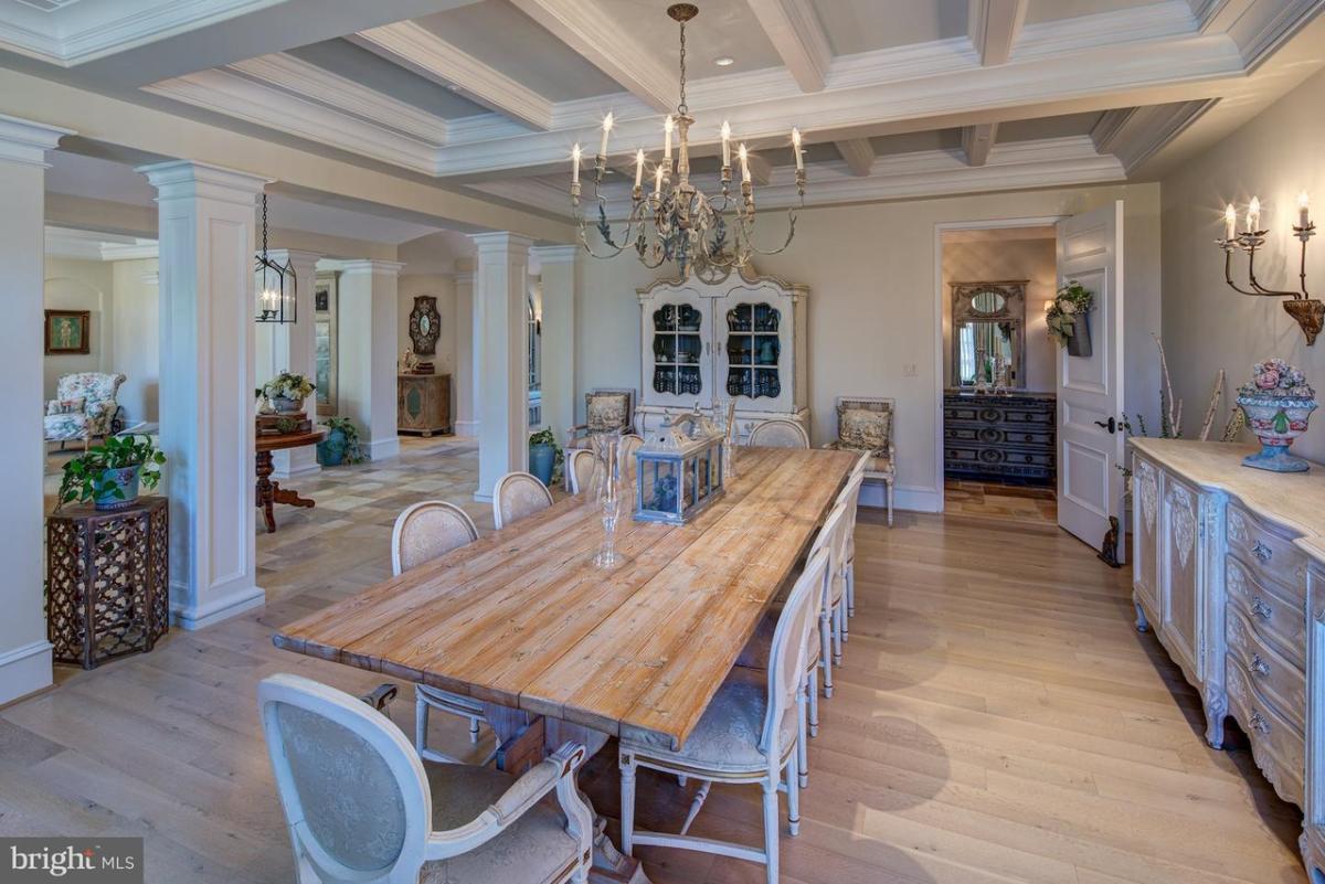 Dining room with a chandelier.