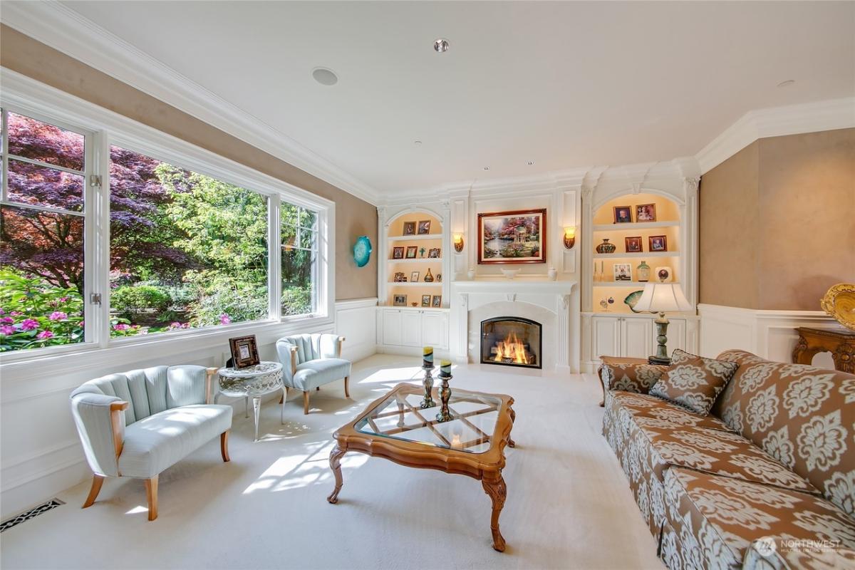 Living room with carpet flooring and a fireplace.