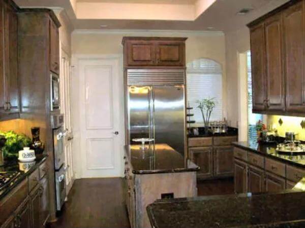 The kitchen includes stainless steel appliances and granite countertops.