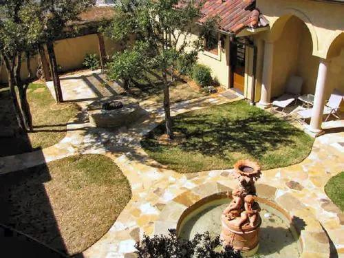 Aerial view of the courtyard.
