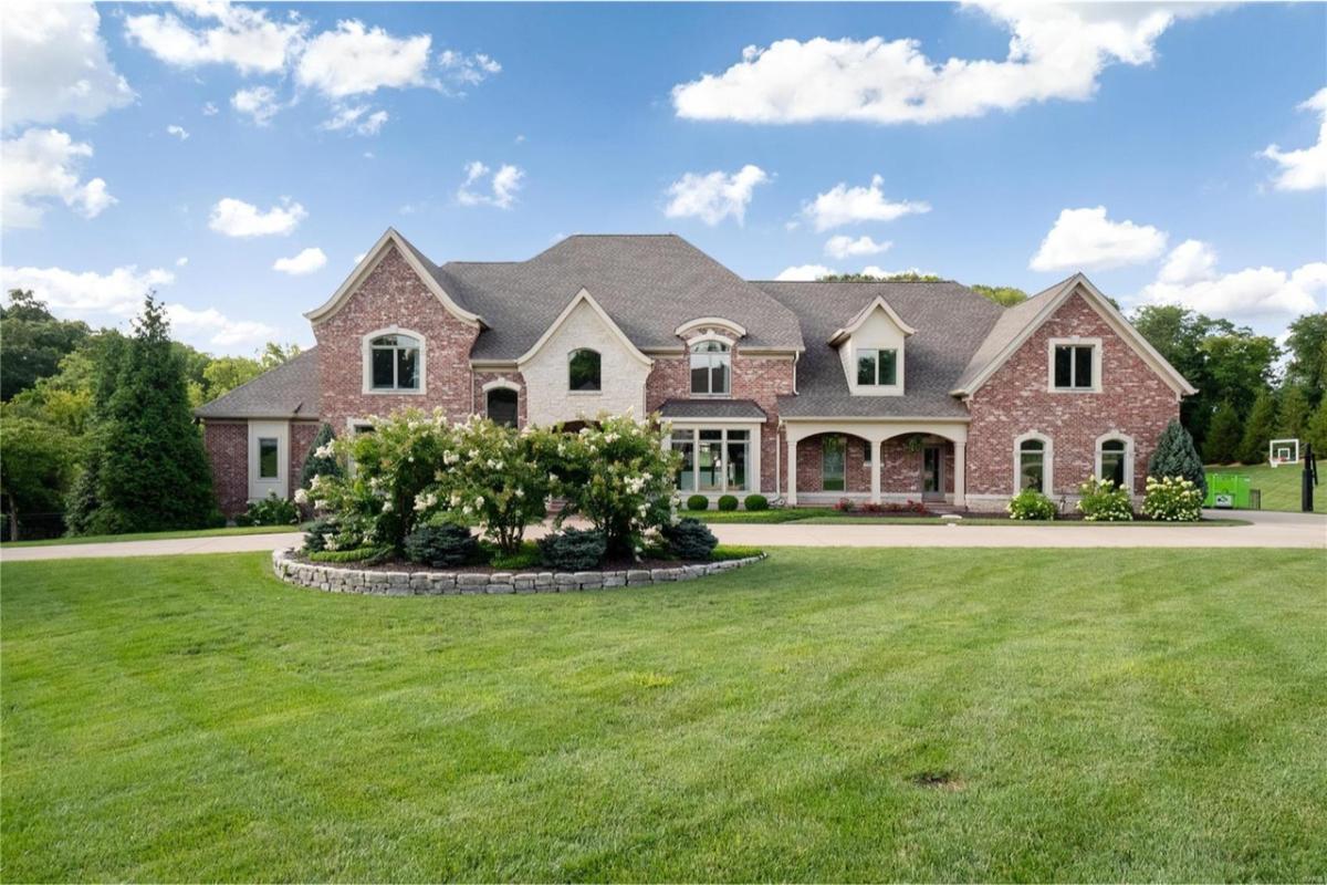 6-Bedroom Mansion 
