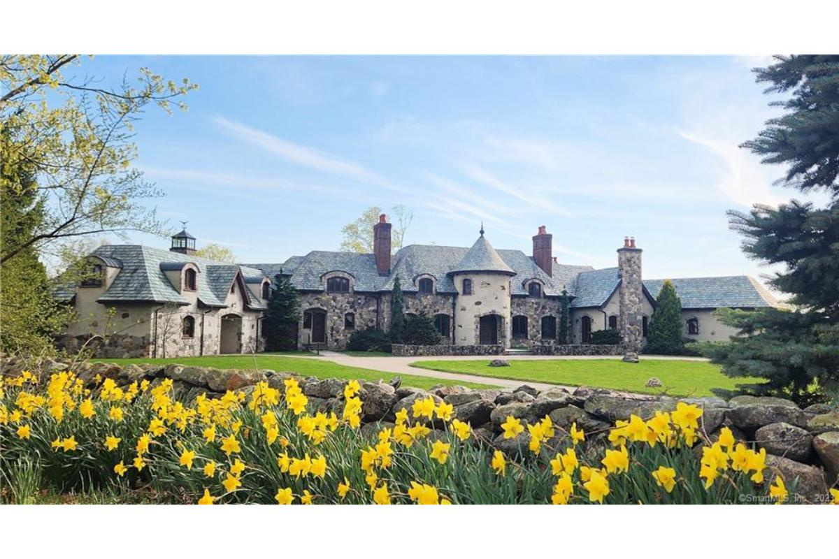 6-Bedroom Mansion 