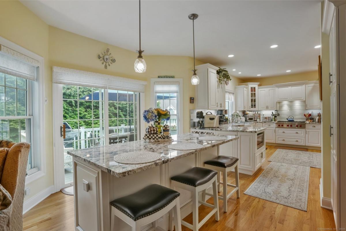 Eat-in Kitchen