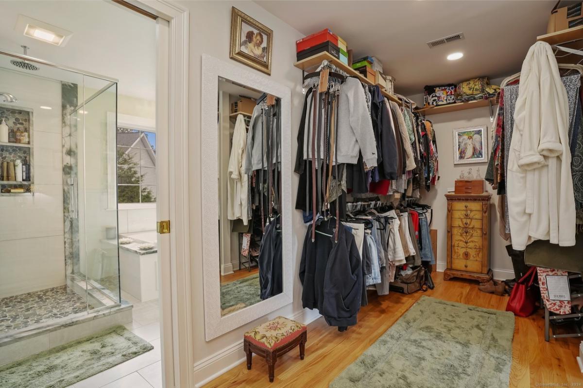 Walk-in closet