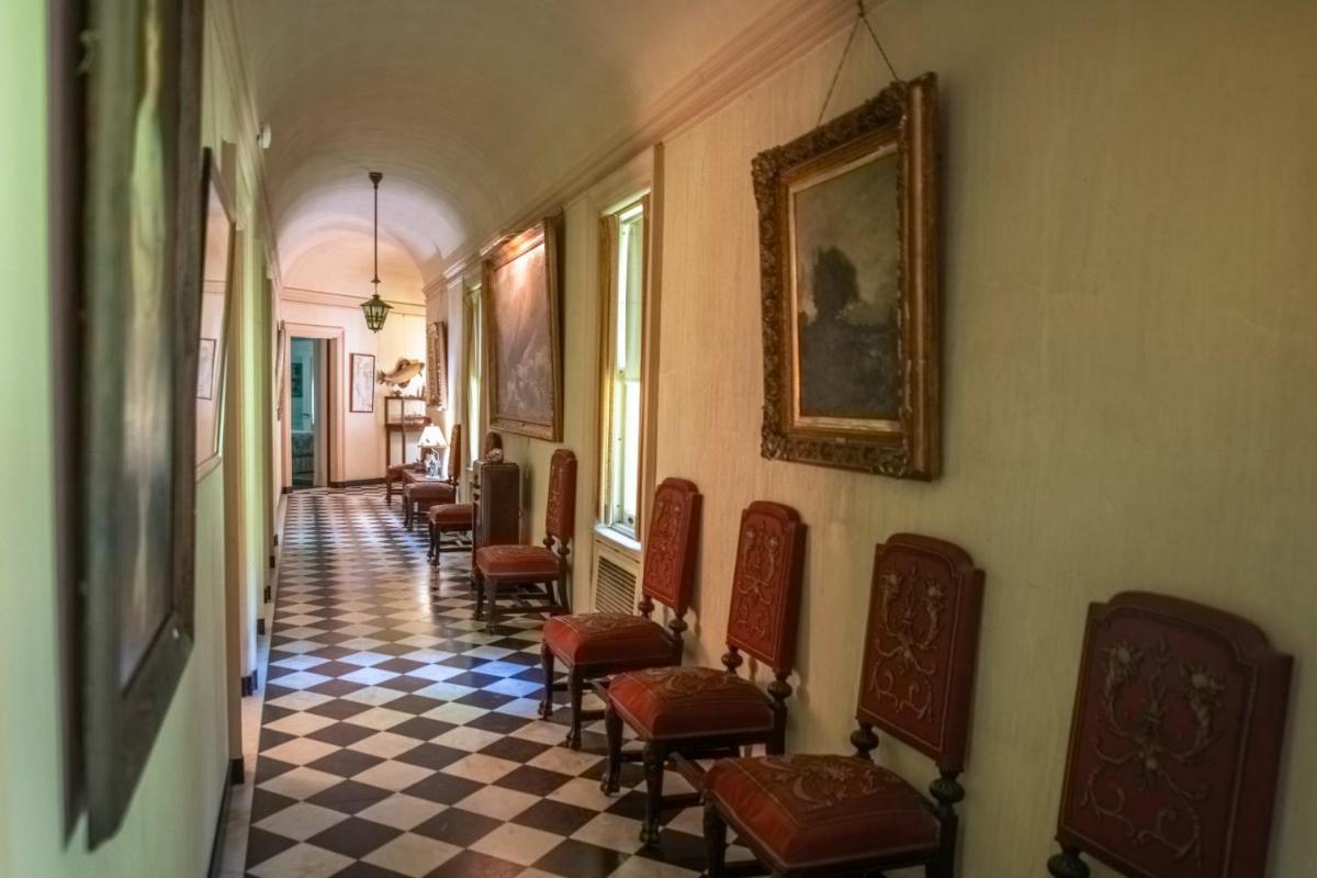 Hallway with curve archways.