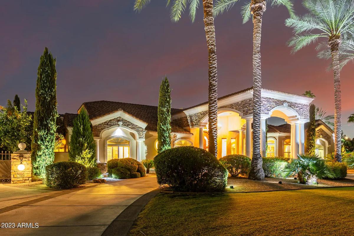 Front view of the mansion.