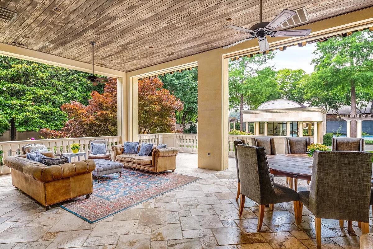 Outdoor living space