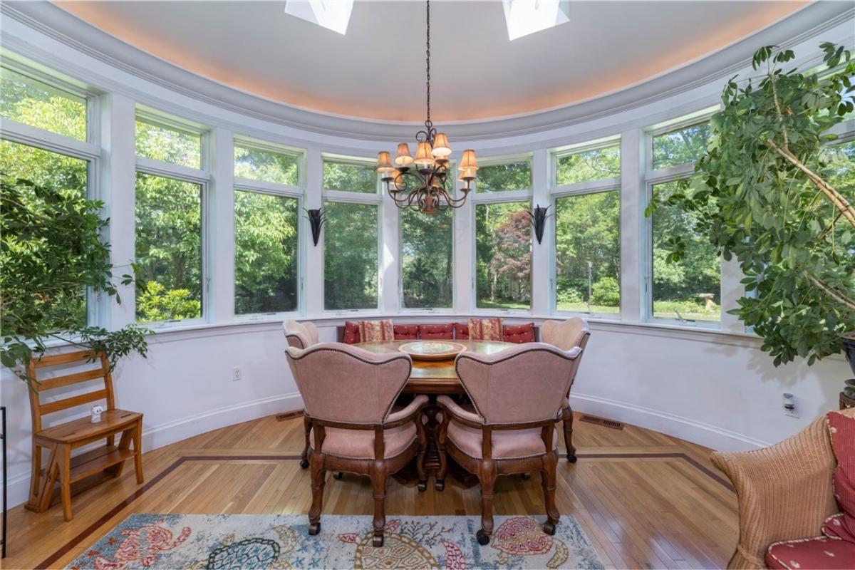 Breakfast nook