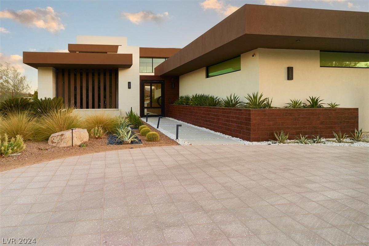 Front entry of the mansion.