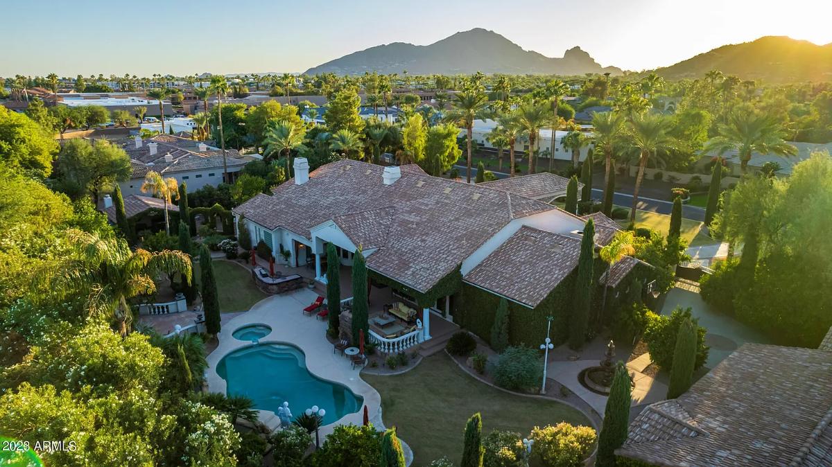 Aerial view of the mansion.