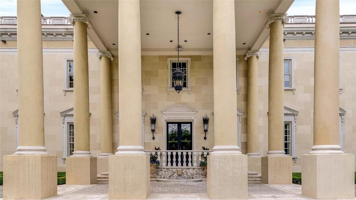 Front entry of the mansion.