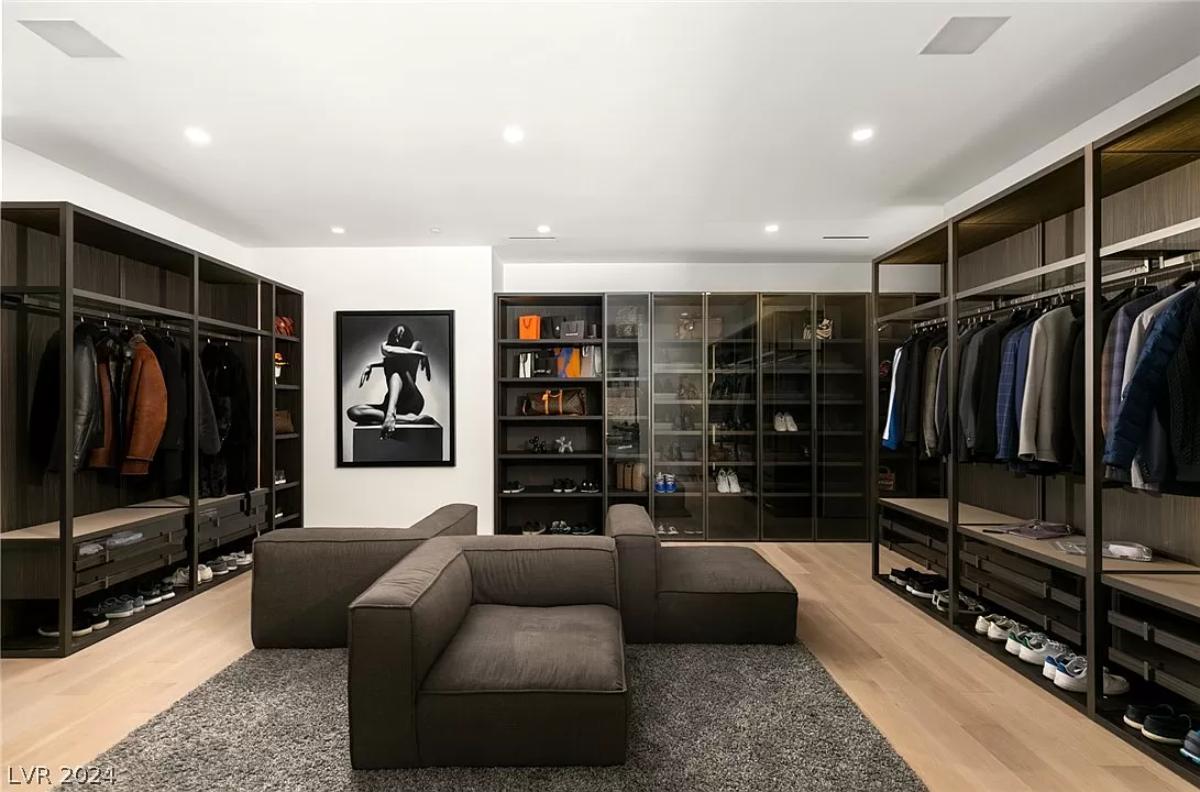 Walk-in closet