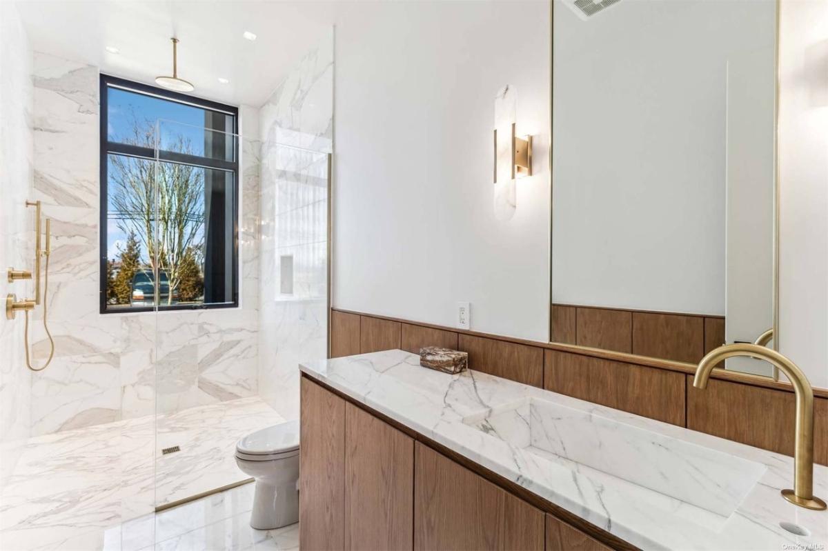 Bathroom with a sink, toilet and a walk-in shower.
