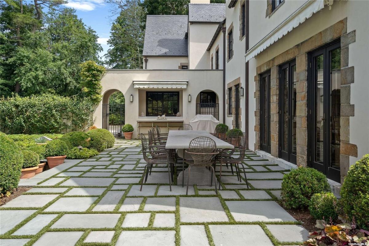 Outdoor dining area