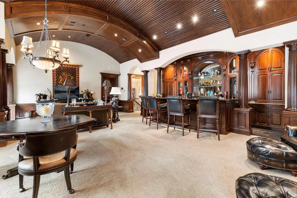 Recreational room with a bar.