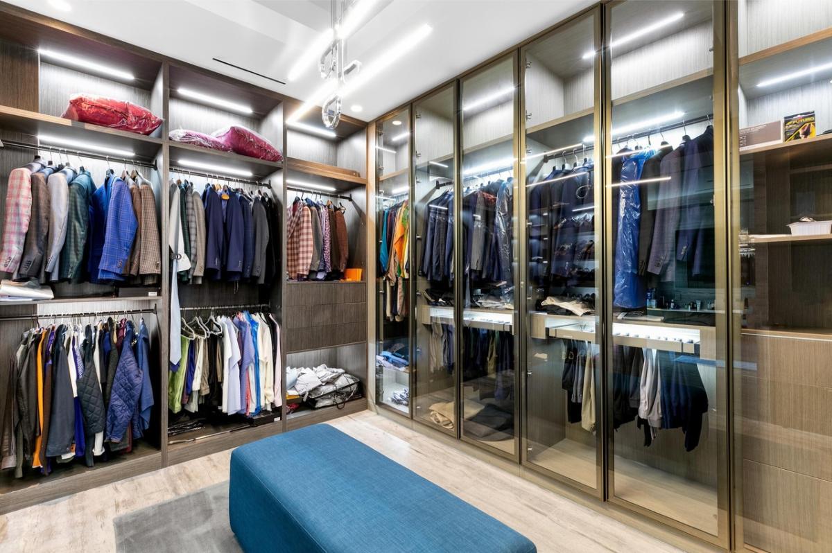 Walk-in closet