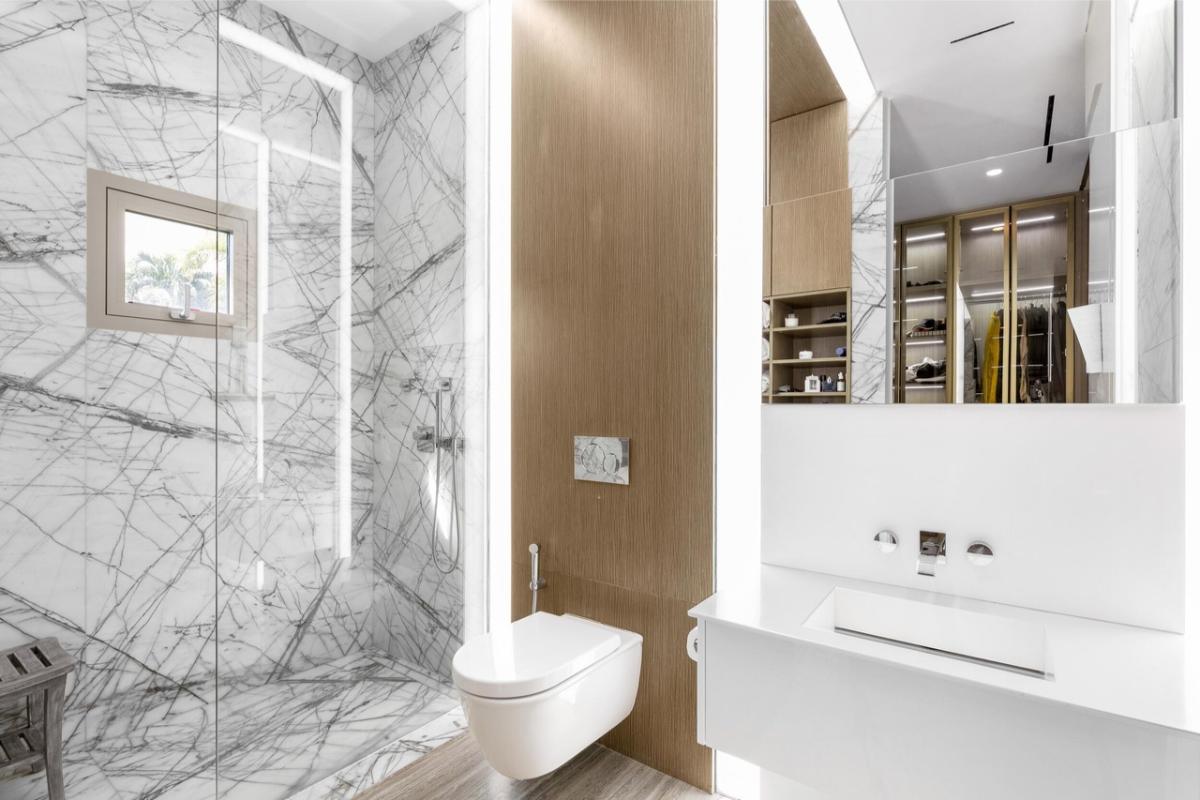 Bathroom with a sink, toilet and a walk-in shower.