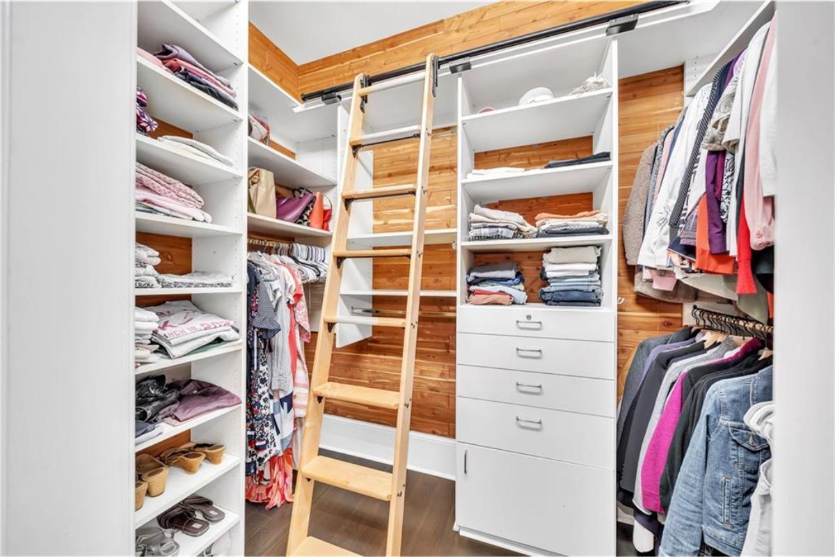 Walk-in closet