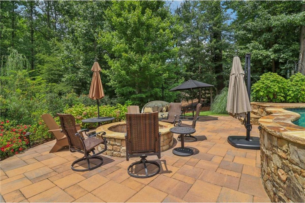 Outdoor fireplace